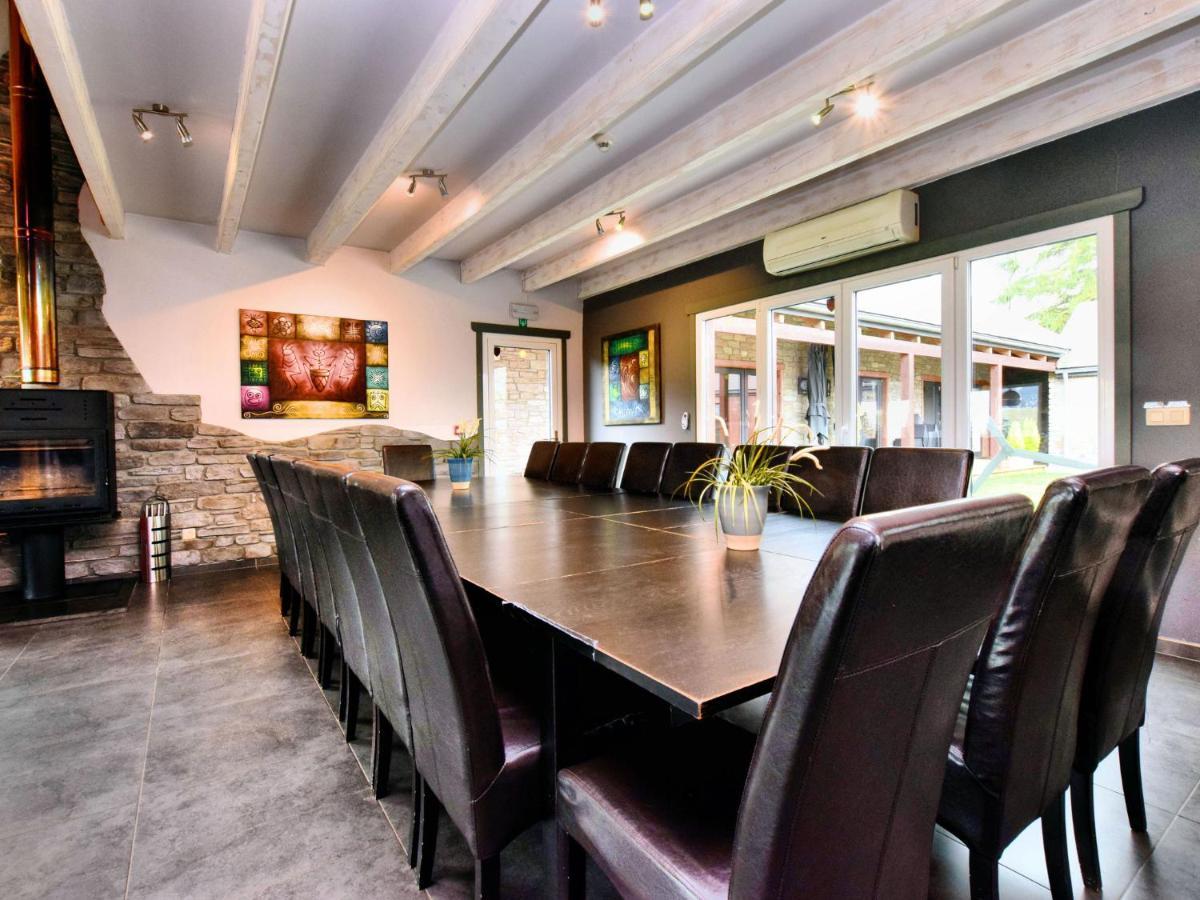 Beautiful Villa With Heated Outdoor Pool Manhay Exterior photo